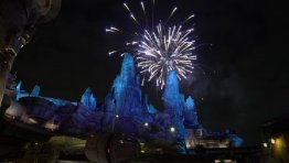 Disneyland Galaxy’s Edge Gets a STAR WARS Fireworks Show