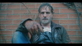 THE WALKING DEAD: THE ONES WHO LIVE Trailer Features Angry Rick Grimes and Premiere Month